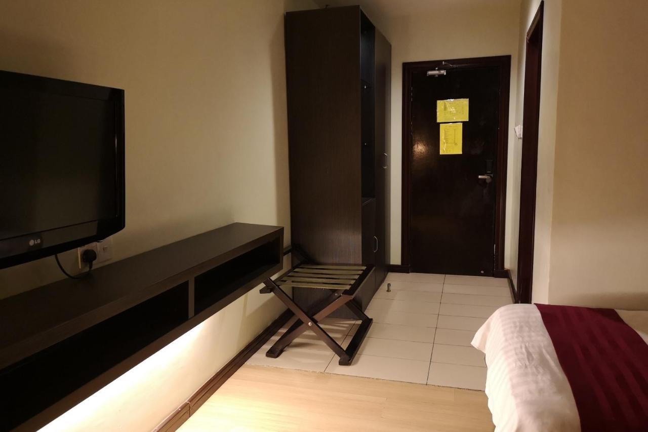 Oyo 89908 Hotel Kensington サンダカン エクステリア 写真